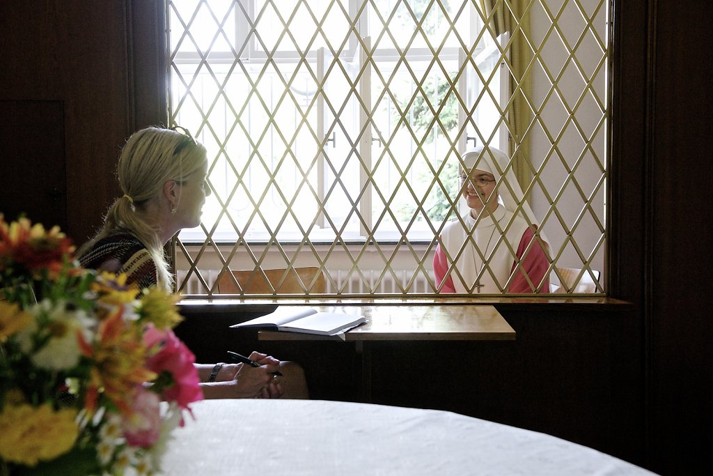 Kloster Anbetungskloster Rosa Schwestern hinter Gitter